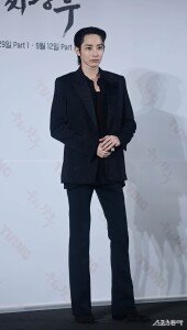 이수혁, 너무 긴 다리