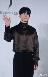 김무열, 제작발표회엔 사랑스럽게