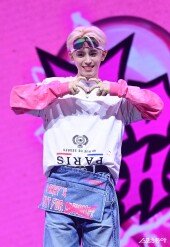 나우어데이즈 현빈, 귀여운 미소