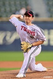 최원태, 이 악물고 역투