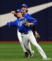 호수비 이재현, 병살 플레이 완성!