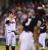 이지강, 밀어내기 볼넷으로 추가실점