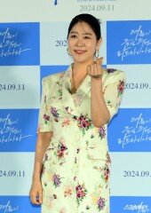 김지영, 손하트로 매력 발산~