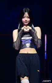 로세라핌 홍은채, 귀여운 하트