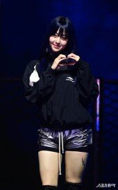 르세라핌 허윤진, 사랑스럽게