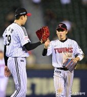 신민재, 뒤는 나한테 맡겨