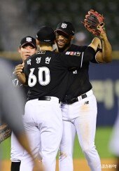 수비로 팀 구한 로하스