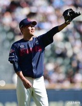 박세웅, 오늘 수비 좋아!