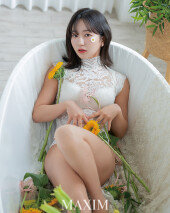 ‘미스맥심’ 최세희, 수줍게 욕조에 기대…만개한 글래머 몸매 [화보]