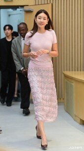 한혜진, 하늘하늘한 등장