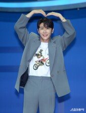 영탁 ‘사랑의 하트’