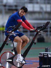 손흥민 ‘신나게 달려’