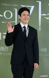 설경구, 미소 짓고