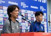 홍명보 감독 ‘공격은 창의적으로’