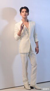 세븐틴 조슈아, 여심 녹이는 손인사