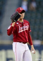 오원석, 아쉬운 실책으로 실점