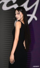 쯔위, 막내에서 솔로 아티스트