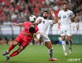 주민규 ‘머리와 발의 대결’