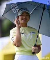 유현조, 미소로 출발