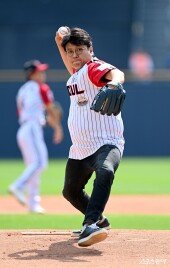 정승제 ‘일타 강사 시구’