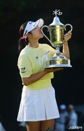 유현조, 첫 우승 트로피에 키스