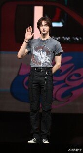 보이넥스트도어 성호 ‘근자감 포즈’