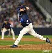 역투하는 김원중