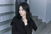 송혜교, 시크하고 우아하게…도회적인 매력 [화보]