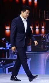 안성재 셰프, 수줍은 등장