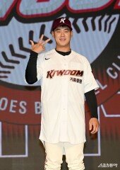 1라운드 1순위 정현우 ‘키움 세리머니’