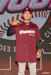 키움 지명 박서준 ‘K세리머니’