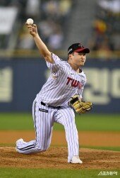 역투하는 최원태