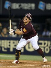 최주환 ‘행운의 바가지 안타로 동점’