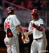 최정, 이틀 연속 홈런포 가동