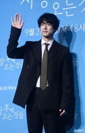 사카구치 켄타로, 귀여운 손인사