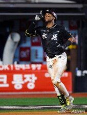 로하스, 홈런 세리머니~