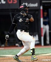 로하스, 쐐기 만루포 작렬~