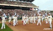 정규시즌 우승 KIA ‘팬들과 기쁨을 함께~’