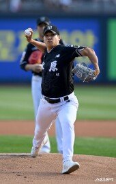 프로골퍼 공태현 ‘강속구 시구’