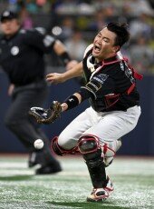 장성우 ‘잡을 수 있었는데’