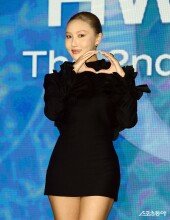 화사 ‘밀착 초미니 원피스~’