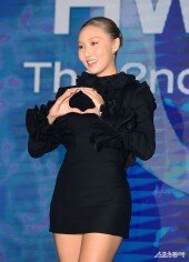 1년 만의 컴백 화사 ‘O(오)~’