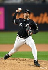 역투하는 쿠에바스