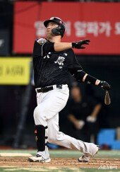 장성우 ‘17호 홈런으로 동점’