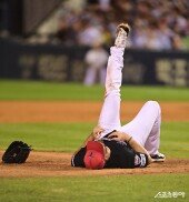 마운드에 쓰러진 스타우트