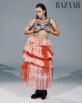 퀸가비, 가슴 부여잡고 파격 콘셉트 [화보]