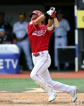 박지환, 귀중한 솔로포~