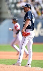 발라조빅 ‘1회부터 홈런 허용’