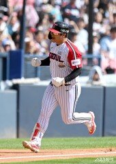 문보경 ‘1회부터 스리런 홈런’