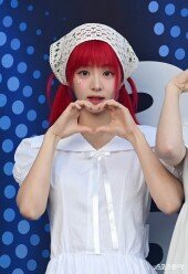 QWER 쵸단, 인형의 손인사